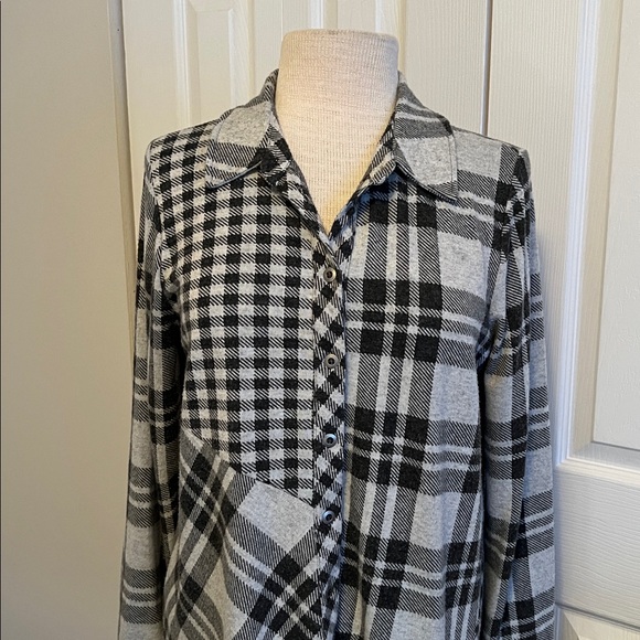 Soft Surroundings Paramour Black and White Plaid Button Down Top Size Medium - Picture 2 of 16